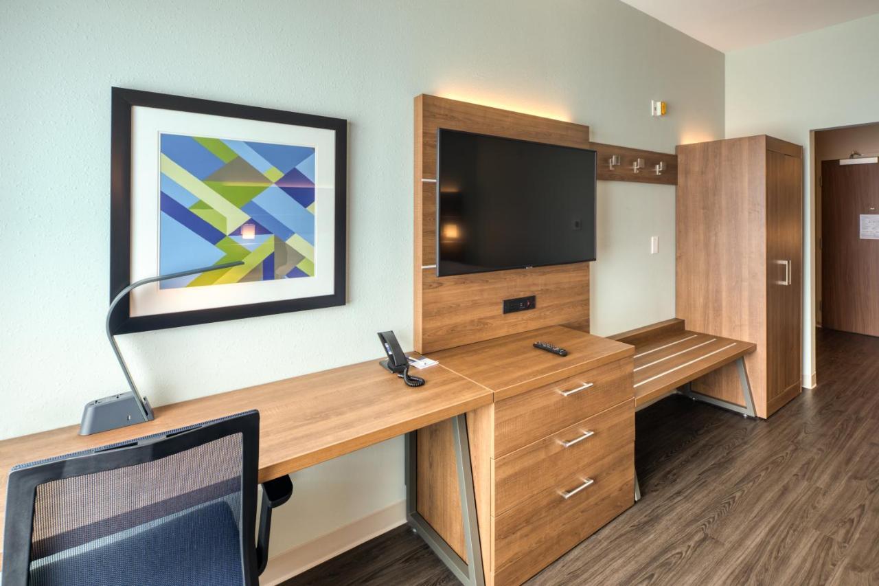 Holiday Inn Express & Suites - Charlotte - South End By Ihg Εξωτερικό φωτογραφία
