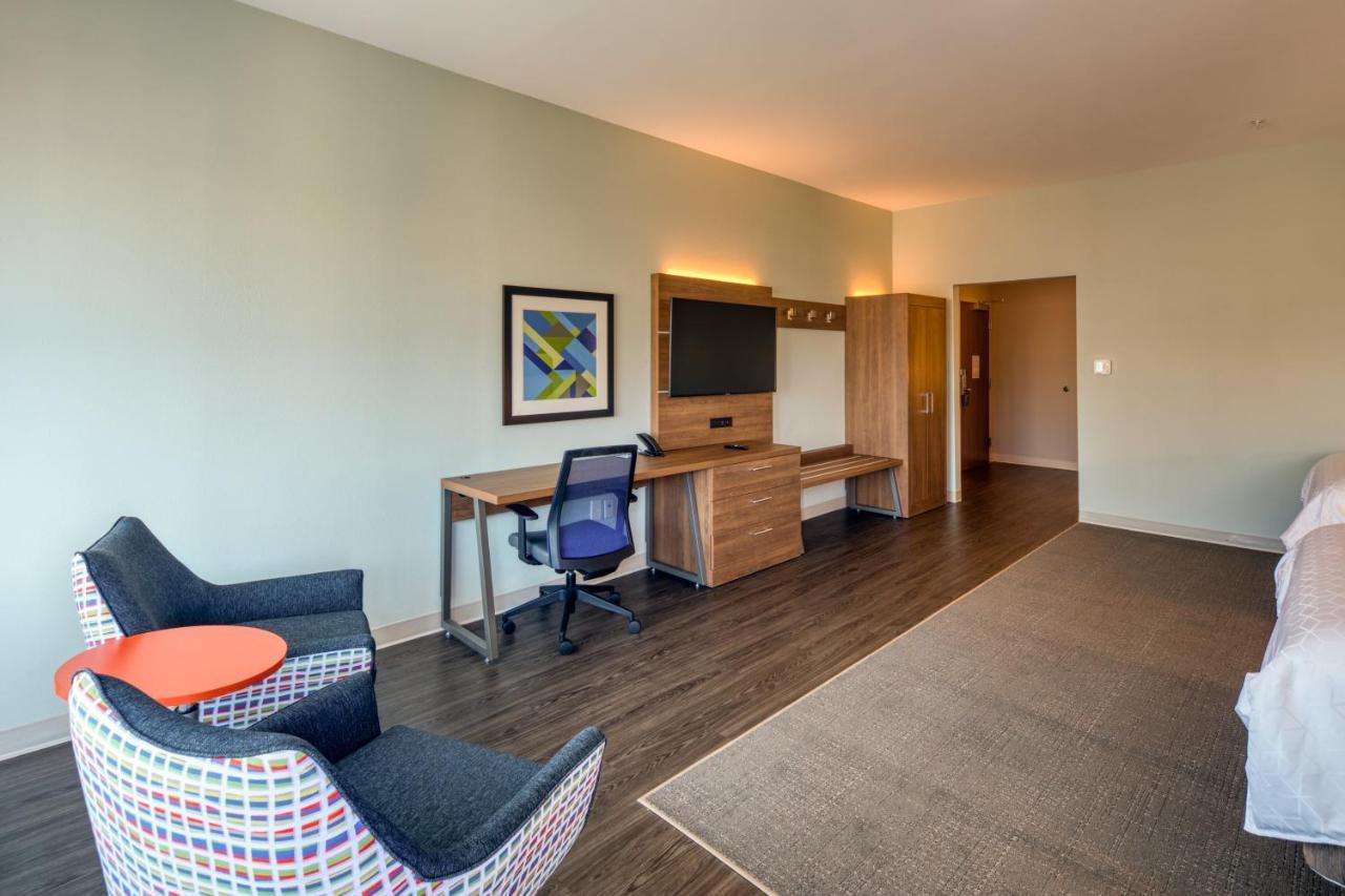 Holiday Inn Express & Suites - Charlotte - South End By Ihg Εξωτερικό φωτογραφία
