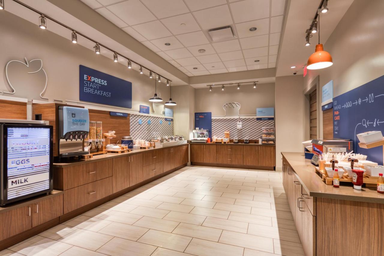 Holiday Inn Express & Suites - Charlotte - South End By Ihg Εξωτερικό φωτογραφία