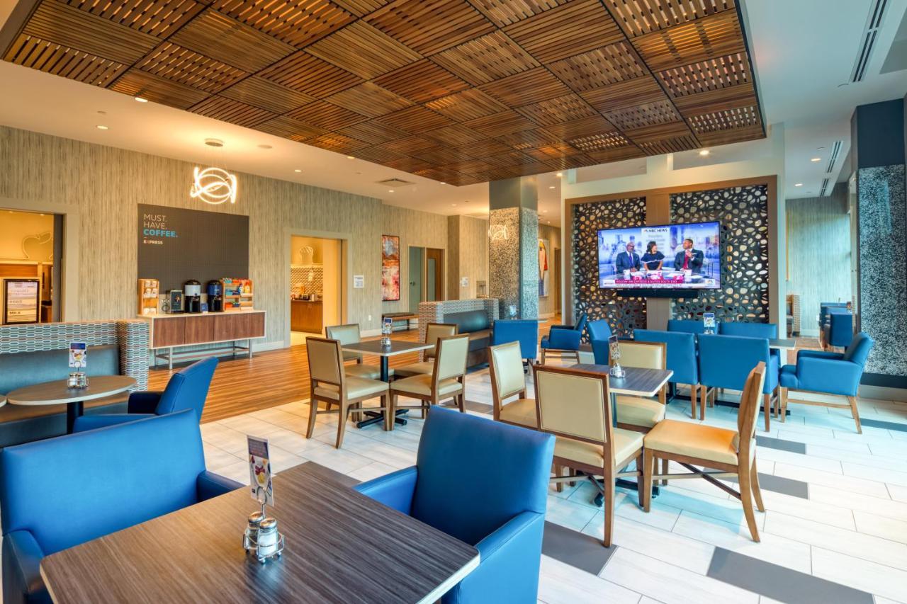 Holiday Inn Express & Suites - Charlotte - South End By Ihg Εξωτερικό φωτογραφία