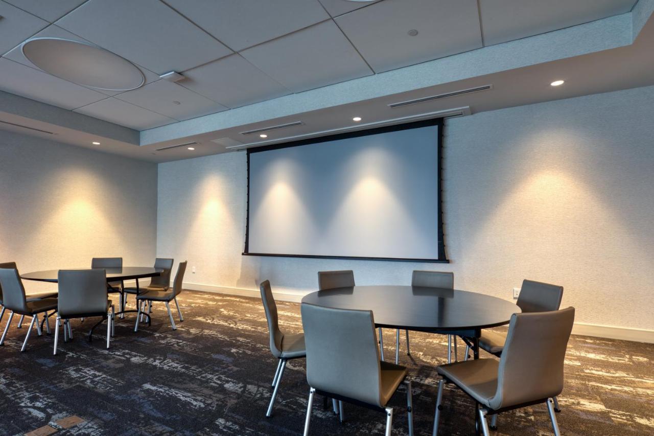 Holiday Inn Express & Suites - Charlotte - South End By Ihg Εξωτερικό φωτογραφία