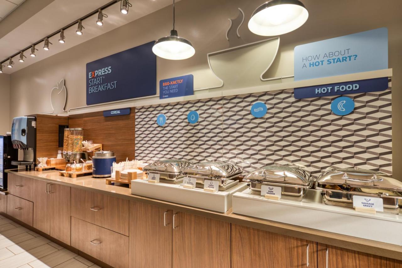 Holiday Inn Express & Suites - Charlotte - South End By Ihg Εξωτερικό φωτογραφία